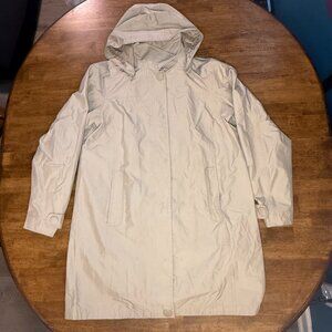 Old Money L.L. Bean Beige Rain Coat Short Trench w/Accent Buttons M
